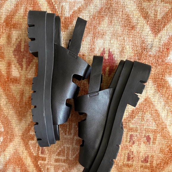 Sincerely Jules Black Chunky Platform Sandals - Picture 3 of 5